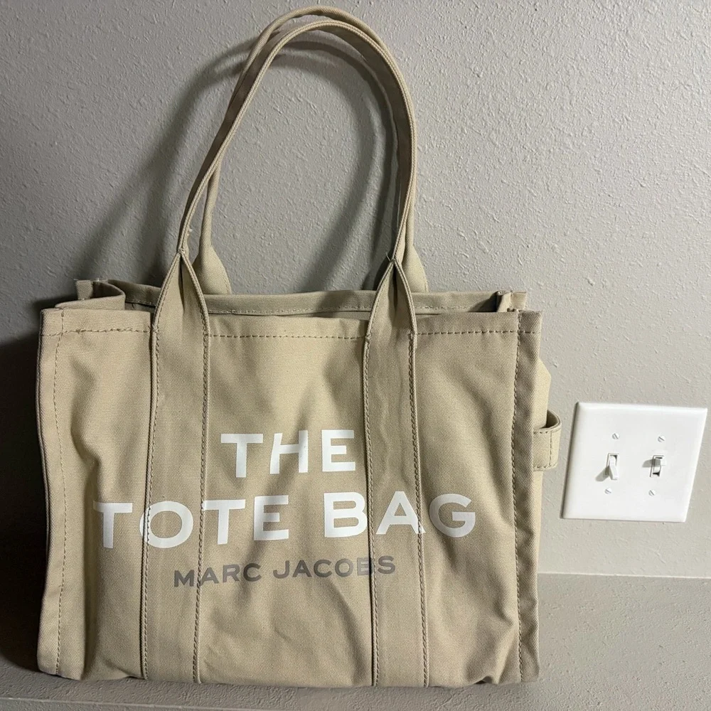 Marc Jacobs
The Large Canvas Tote Bag - Picture 1 of 6